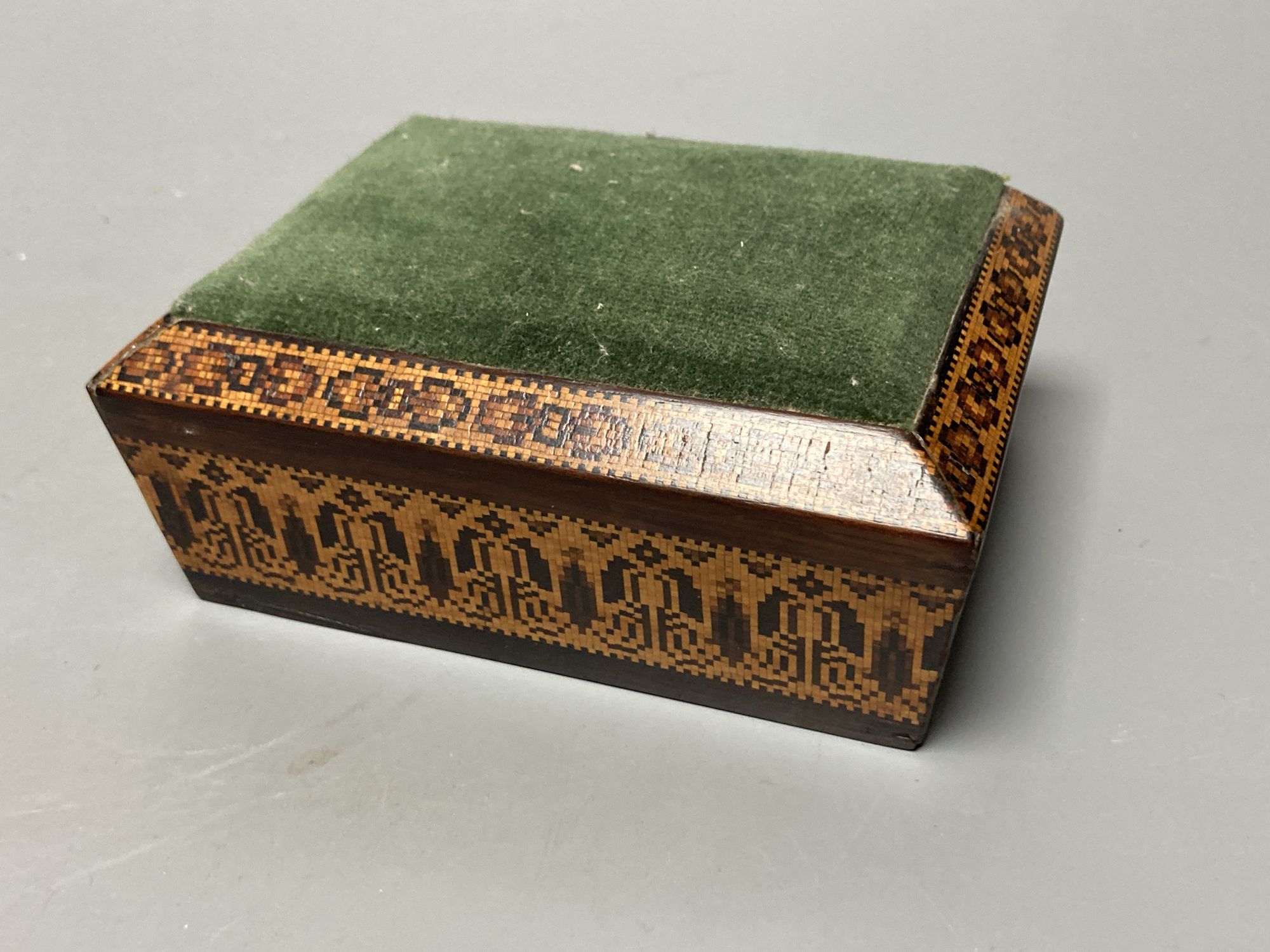 A Tunbridge ware rosewood and tesserae mosaic pin cushion and a similar combined tray and pin cushion, 2nd half 19th century, 12.5 and 9.9cm